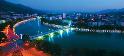 小鱼快飞酸菜鱼米饭