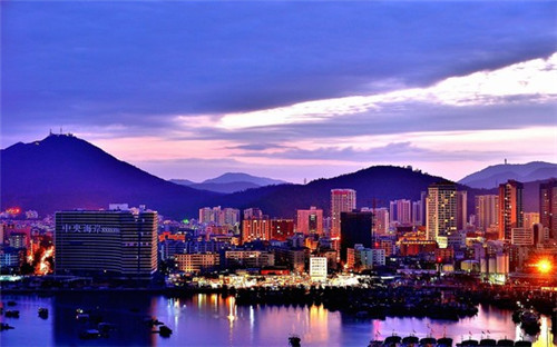 金平苗族瑶族傣族自治县LED阅读灯加盟和直营的区别有哪些